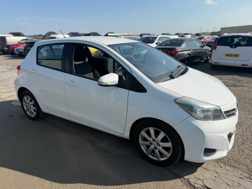Toyota Yaris Hatchback 1.33 Dual Vvt-i Tr Euro 5 201313 White #5