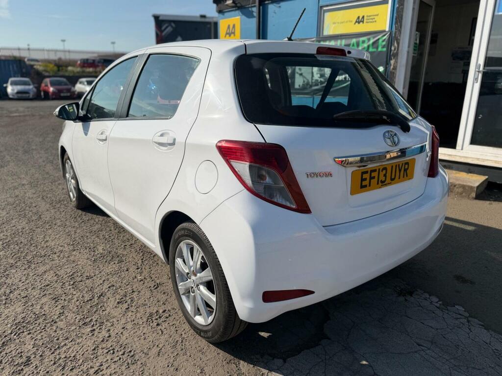 Toyota Yaris Hatchback 1.33 Dual Vvt-i Tr Euro 5 201313 White #4