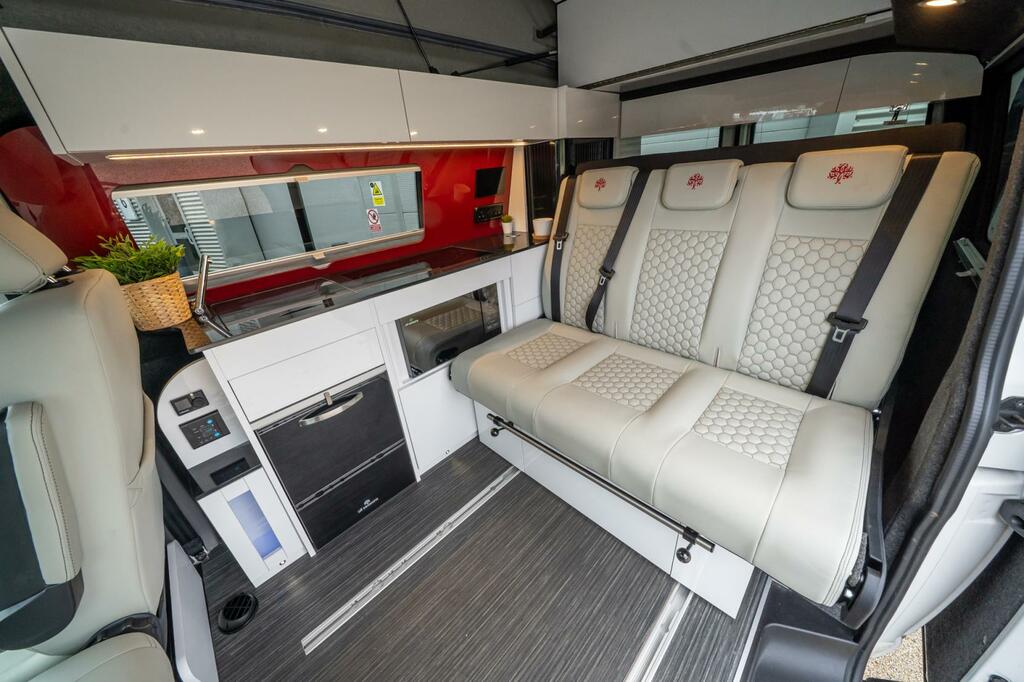 Volkswagen Campervan Transporter T30 H-line Tdi S-a Red #11