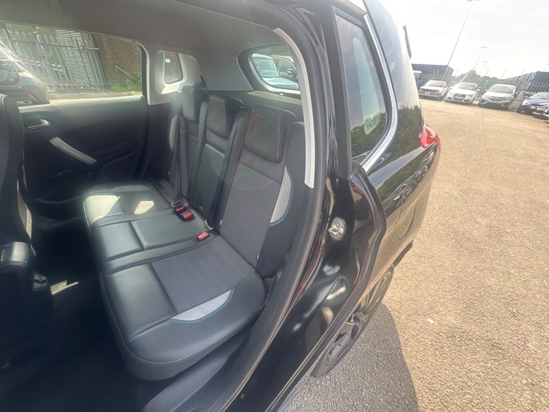 Peugeot 2008 1.6 Blue Hdi Ss Allure 100 Bhp Grey #11