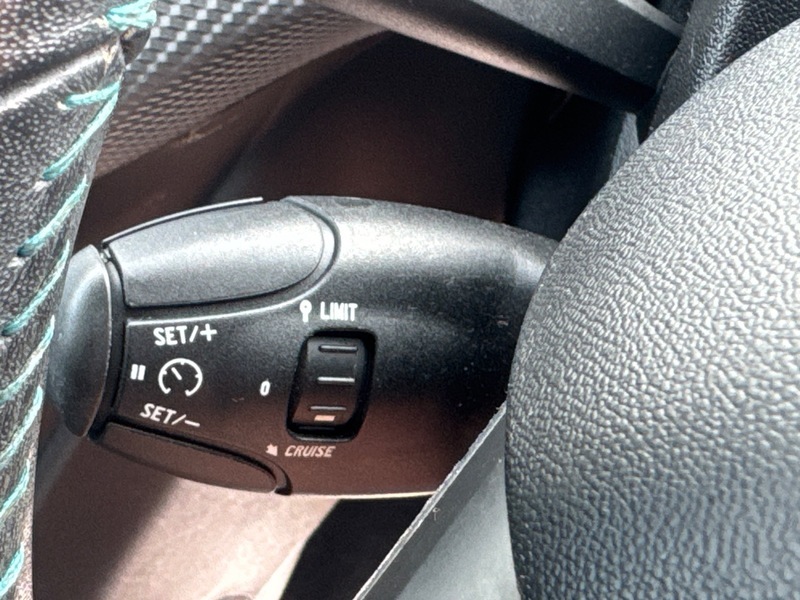 Peugeot 2008 1.6 Blue Hdi Ss Allure 100 Bhp Grey #18