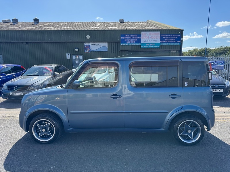 Nissan Cube Mpv Blue #3