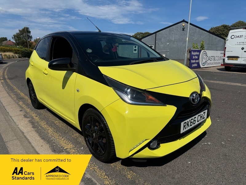 Toyota Aygo Vvt-i X-cite 3 X-shift Yellow #2