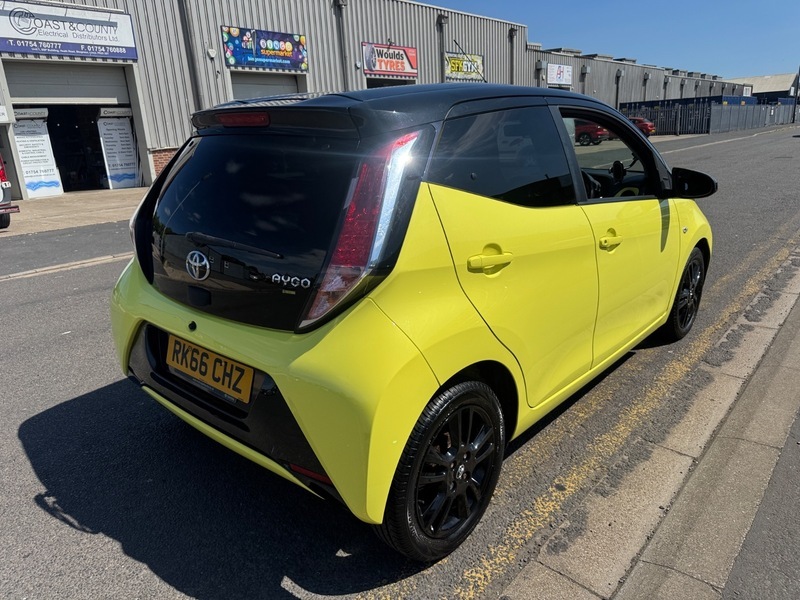 Toyota Aygo Vvt-i X-cite 3 X-shift Yellow #6