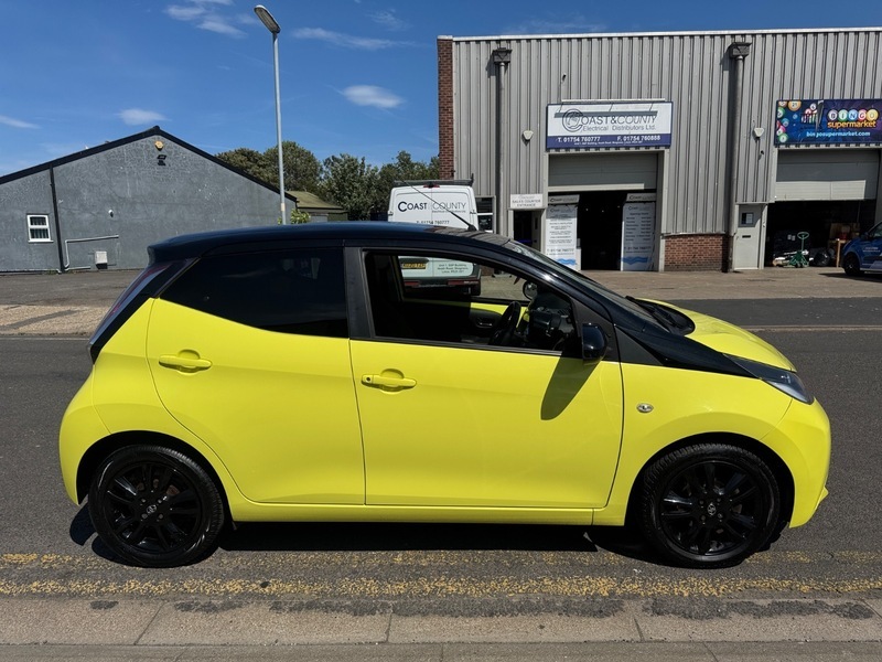 Toyota Aygo Vvt-i X-cite 3 X-shift Yellow #4