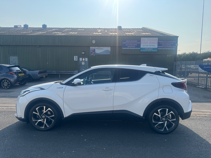 Toyota C-Hr Design White #3
