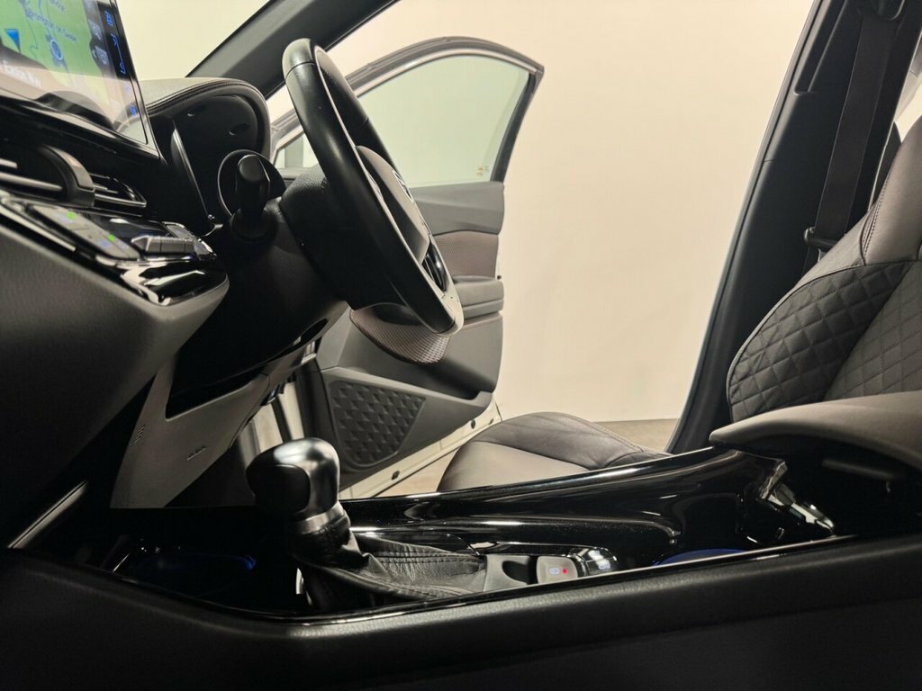 Toyota C-Hr 1.8L Excel White #5