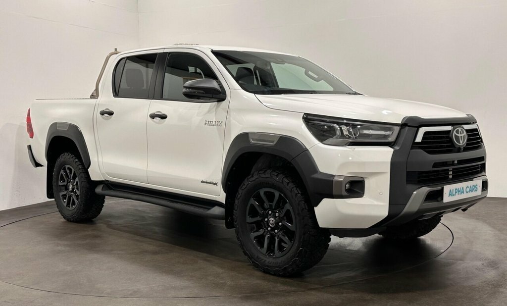Toyota HILUX 2.8L Invincible X White