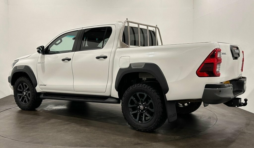 Toyota HILUX 2.8L Invincible X White #3
