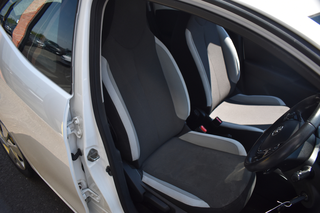 Toyota Aygo 1.0 Vvt-i X-play  #7