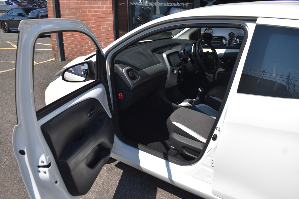 Toyota Aygo 1.0 Vvt-i X-play  #26