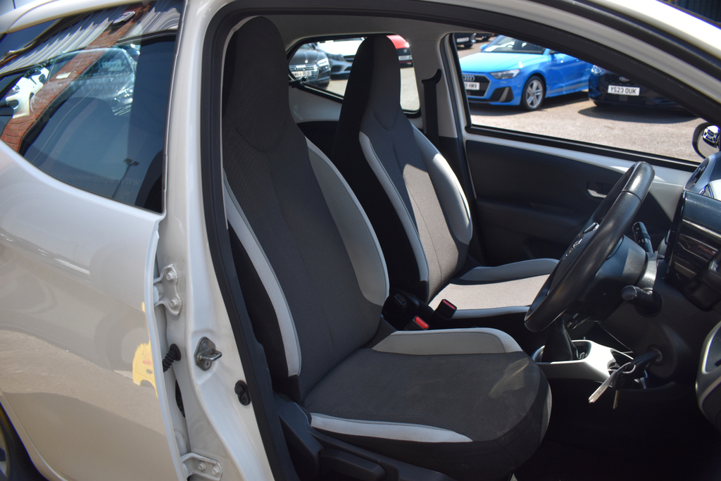 Toyota Aygo 1.0 Vvt-i X-play  #22