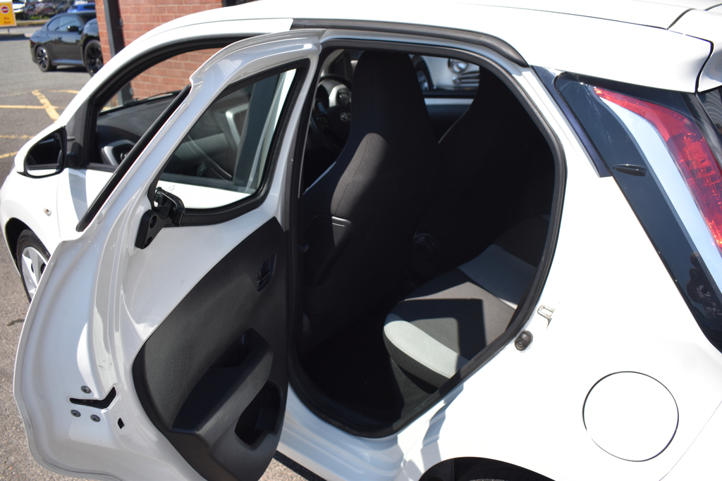 Toyota Aygo 1.0 Vvt-i X-play  #30