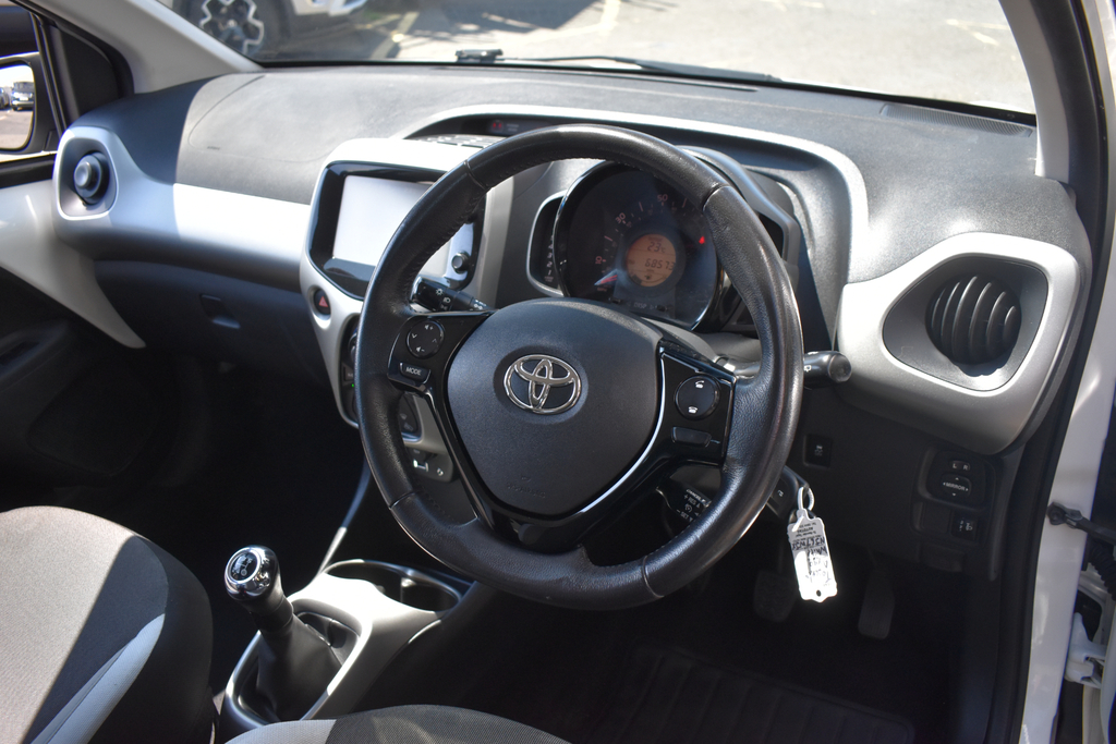 Toyota Aygo 1.0 Vvt-i X-play  #8