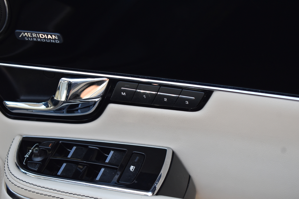 Jaguar XJ Automatic Silver #32