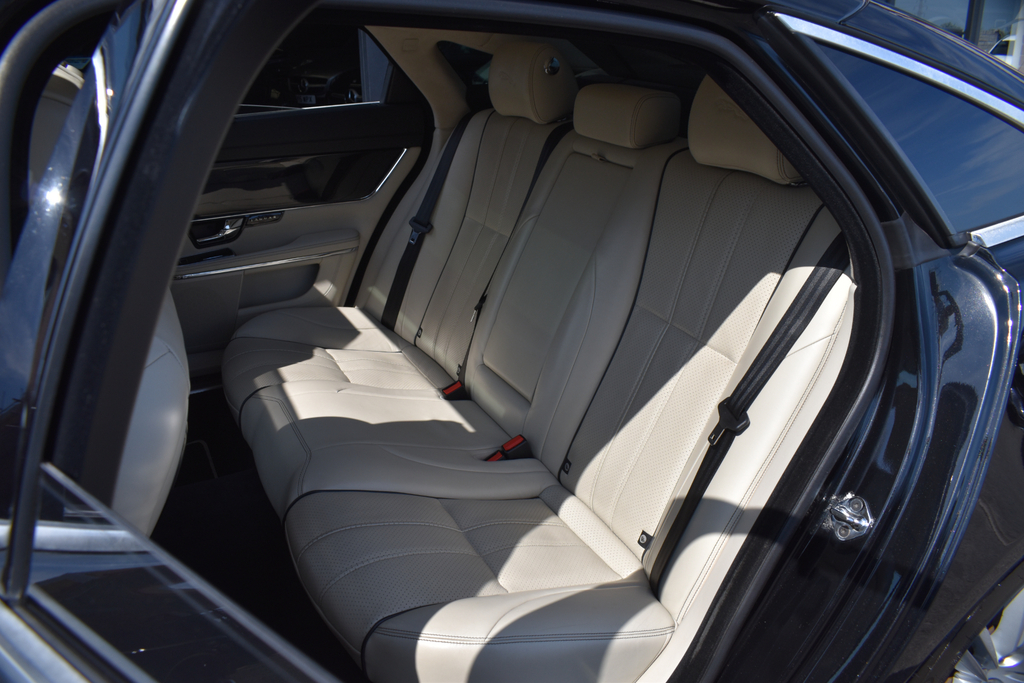 Jaguar XJ Automatic Silver #11