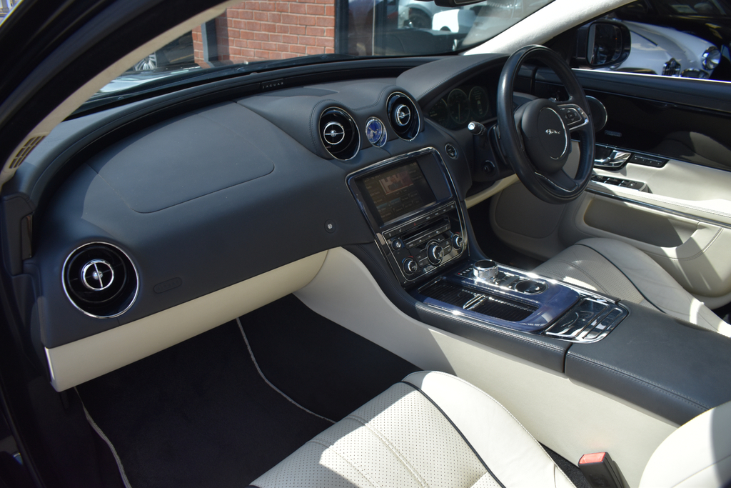 Jaguar XJ Automatic Silver #49