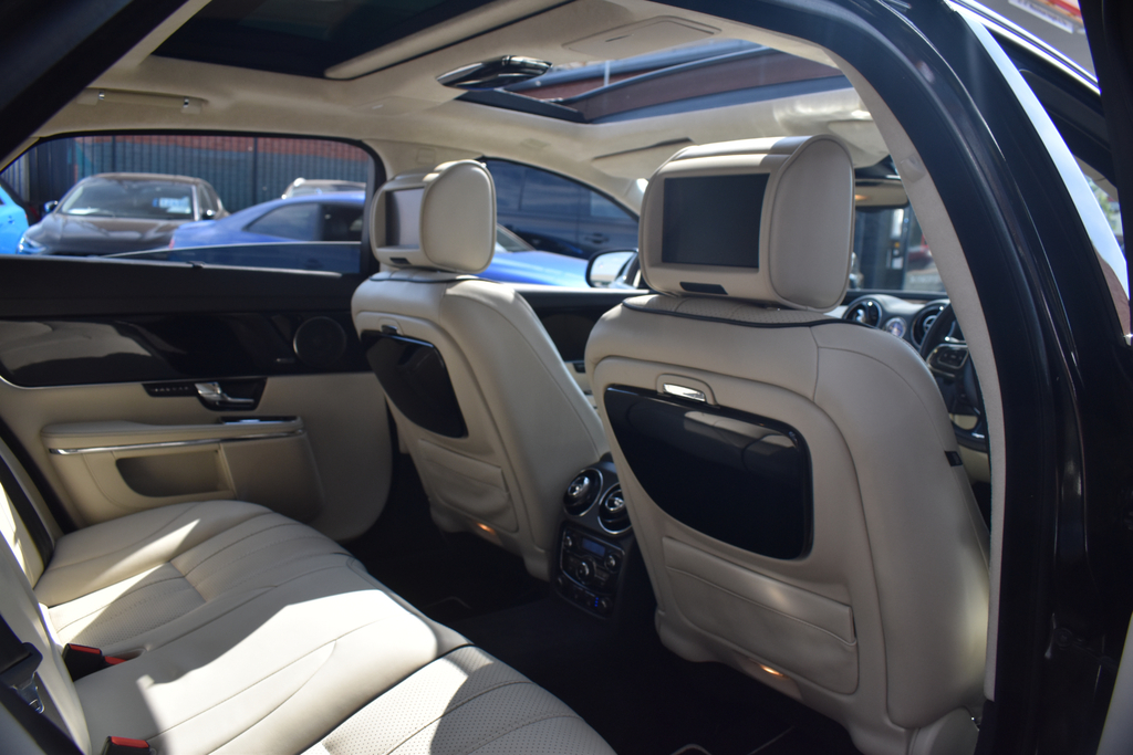 Jaguar XJ Automatic Silver #36