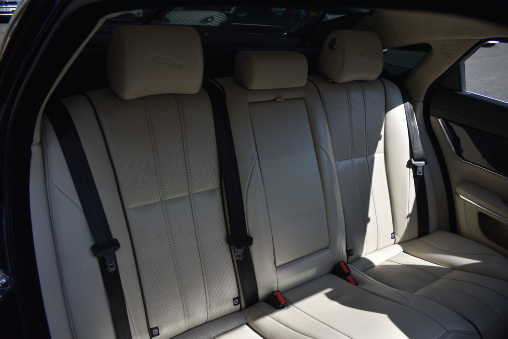 Jaguar XJ Automatic Silver #41