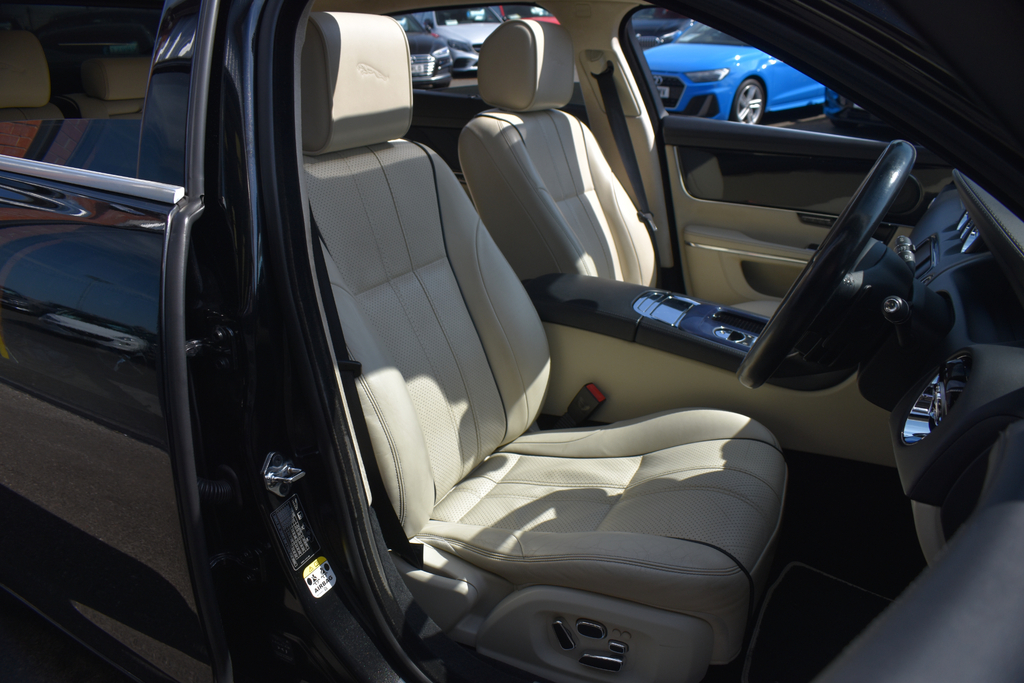 Jaguar XJ Automatic Silver #7