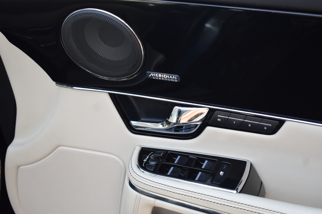 Jaguar XJ Automatic Silver #31