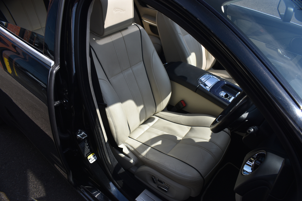 Jaguar XJ Automatic Silver #29