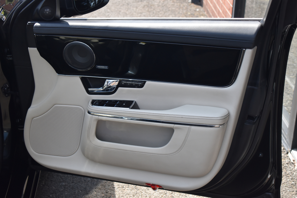 Jaguar XJ Automatic Silver #34