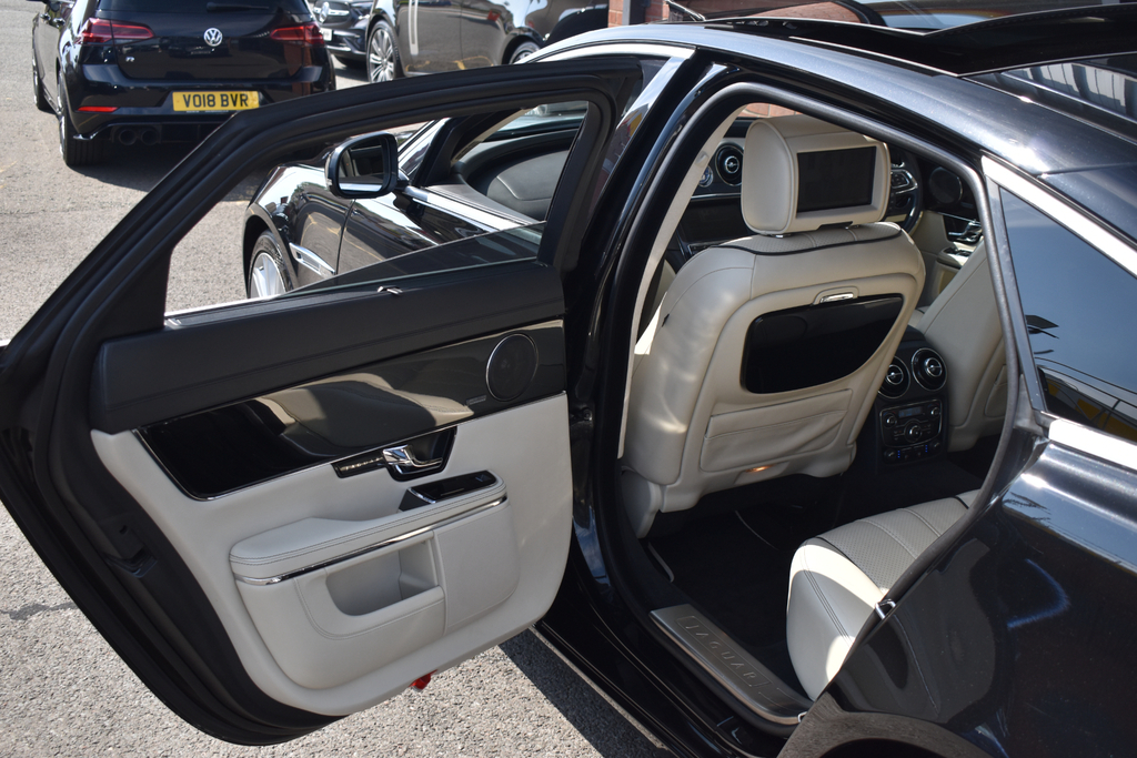 Jaguar XJ Automatic Silver #52
