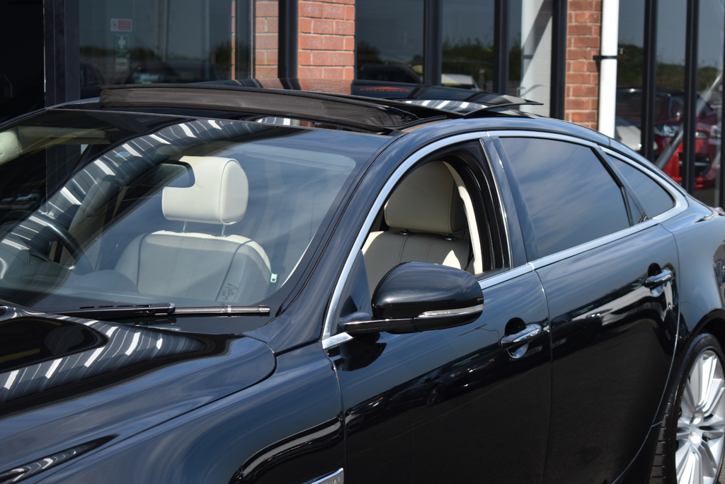 Jaguar XJ Automatic Silver #22