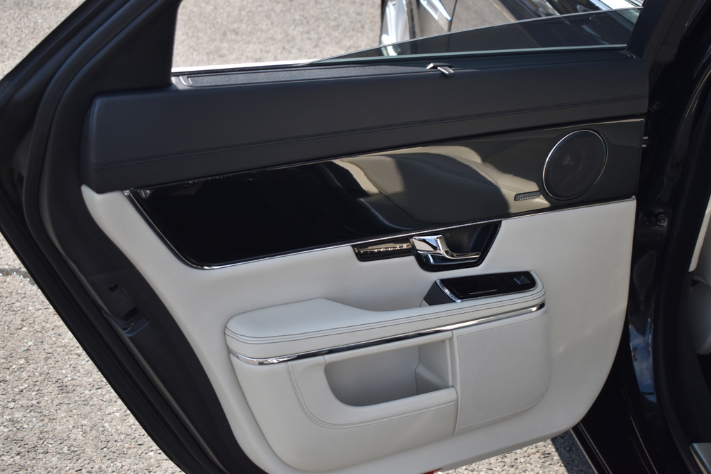 Jaguar XJ Automatic Silver #55