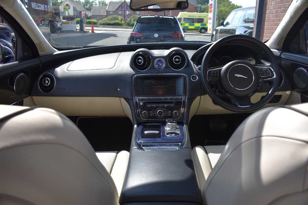 Jaguar XJ Automatic Silver #8