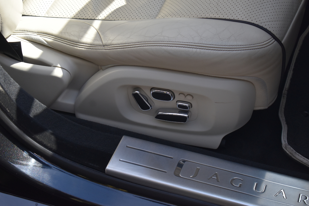 Jaguar XJ Automatic Silver #30
