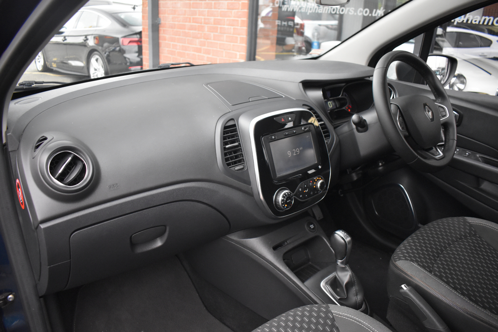 Renault Captur 0.9 Iconic Tce 89 Bhp Black #29