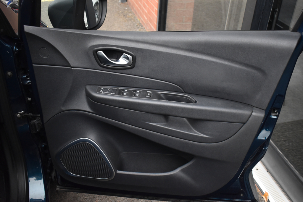 Renault Captur 0.9 Iconic Tce 89 Bhp Black #21