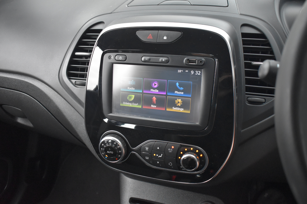 Renault Captur 0.9 Iconic Tce 89 Bhp Black #50
