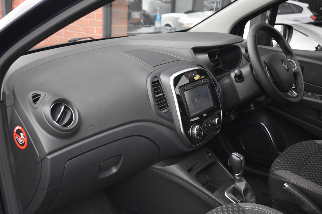 Renault Captur 0.9 Iconic Tce 89 Bhp Black #30