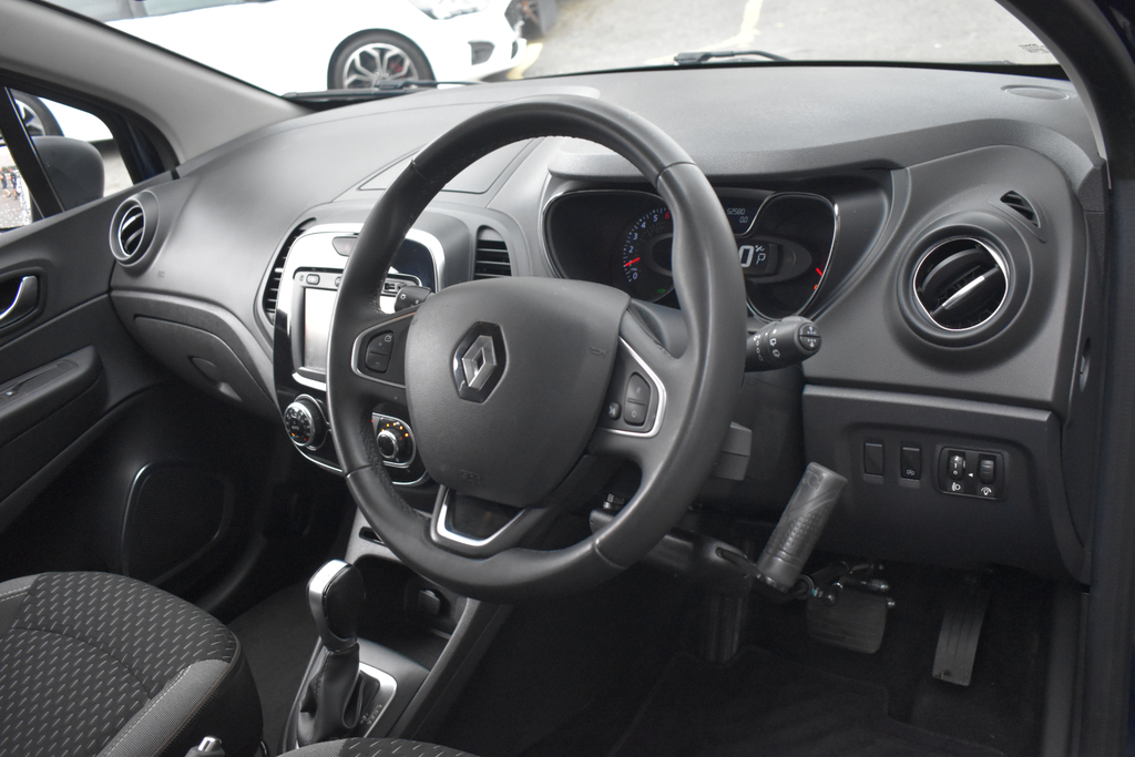 Renault Captur 0.9 Iconic Tce 89 Bhp Black #7