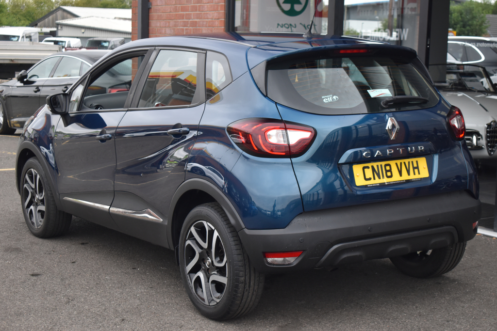 Renault Captur 0.9 Iconic Tce 89 Bhp Black #16