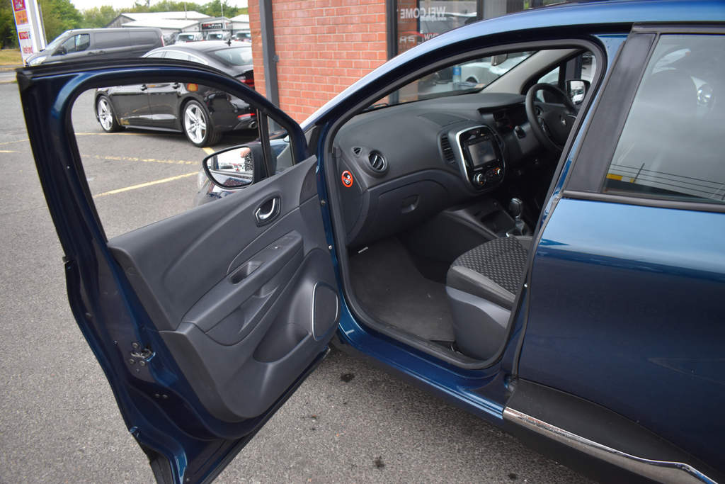 Renault Captur 0.9 Iconic Tce 89 Bhp Black #28