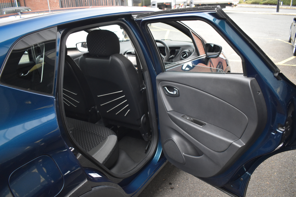 Renault Captur 0.9 Iconic Tce 89 Bhp Black #22