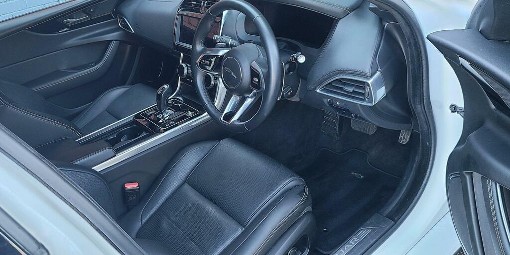 Jaguar XE D200 R-dynamic Se Black  #47