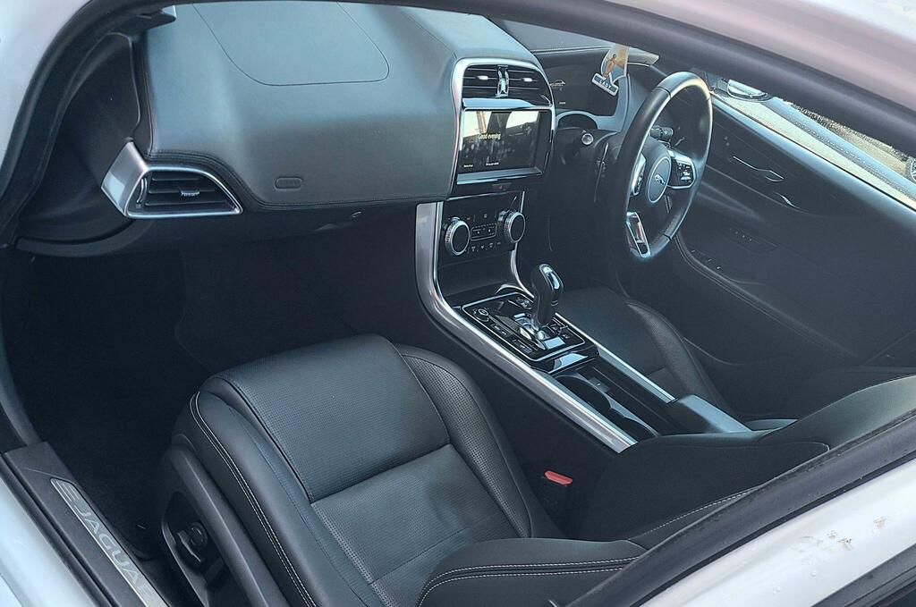Jaguar XE D200 R-dynamic Se Black  #42
