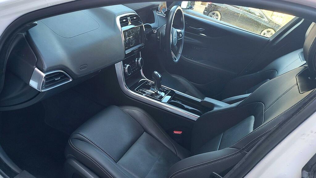 Jaguar XE D200 R-dynamic Se Black  #50