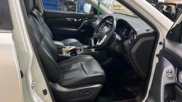 Nissan X-Trail Tekna White #5
