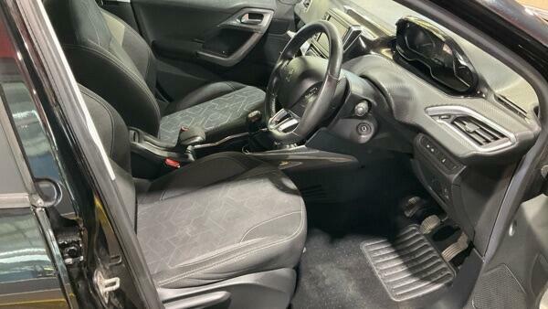 Peugeot 2008 1.2 Puretech Active Euro 6 Black #4