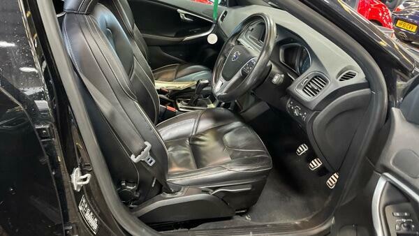Volvo V40 2.0 D4 R-design Euro 6 Ss Black #2