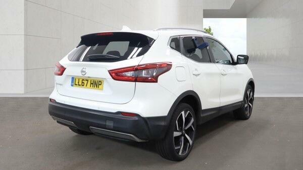 Nissan Qashqai Tekna White #2