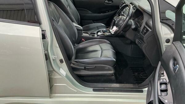 Nissan Leaf Tekna Silver #6