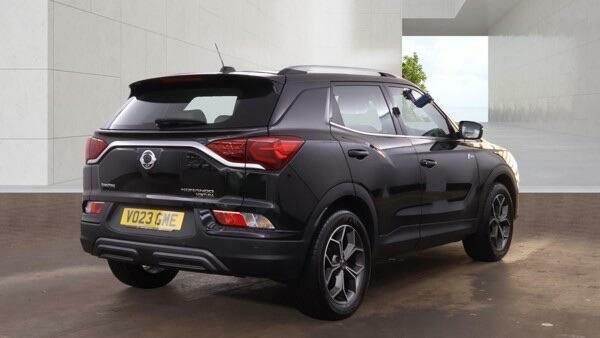 SsangYong Korando Ventura Black #2