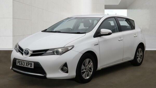 Toyota Auris Icon White